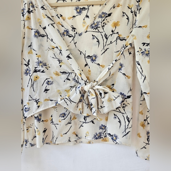 Flower Blouse - Picture 2 of 5